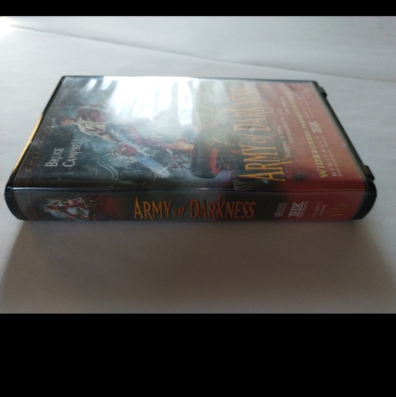Army Of Darkness Collector's Edition Clamshell VHS Tape - Picture 5 of 7